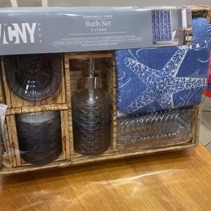 NWT, VCNY Home, 17 piece bath set.